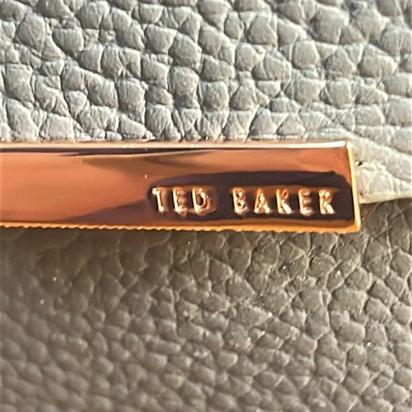 Ted Baker London Parson handbag. Gray with rosegold details. Excellent condition - Picture 3 of 16